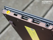Die sichtbaren Anschlüsse beschränken sich auf USB 2.0, Kensington, VGA, RJ45 und einen Kopfhörer Ausgang. Die sichtbaren Anschlüsse beschränken sich auf USB 2.0, Kensington, VGA, RJ45 und einen Kopfhörer Ausgang.