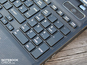 The keys bid a fairly good feedback, but the surface on the number pad yields considerably. The keys bid a fairly good feedback, but the surface on the number pad yields considerably.