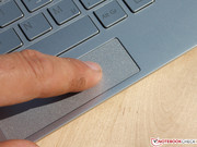The button is hidden beneath the clickpad area. Depending on the position of the user's finger, right and left mouse clicks are recognized, too.