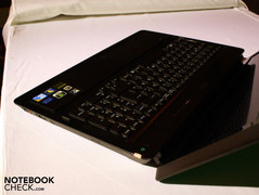 Vaio F21Z1E: High-gloss everywhere you look at. Vaio F21Z1E: High-gloss everywhere you look at.