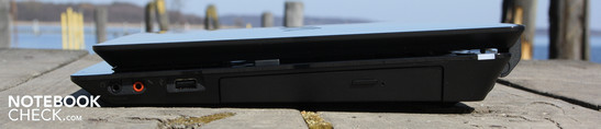 Right: 2 x Audio, USB 2.0, Blu-Ray RW Right: 2 x Audio, USB 2.0, Blu-Ray RW