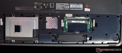 Asus N752VX-GC131T: Maintenance hatch opened