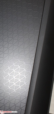Unlike the GX60 or CZ-17, the matte lid surface is textured with a glossy web-like pattern