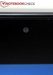 The XPS 10 offers a webcam (integrated in the front) for snapshots and video chats.