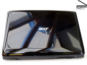 The glossy black lid is still striking, but in addition it is now decorated with an illuminated Acer logo.