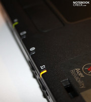 Four status LEDs on the front show battery and operating mode, as well as Bluetooth and WLAN activity Four status LEDs on the front show battery and operating mode, as well as Bluetooth and WLAN activity