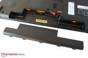 The 6 cell battery is unusually wide. The 6 cell battery is unusually wide.