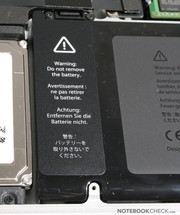 The new implanted battery is, unfortunately, not exchangeable by the user but guides the MacBook to excellent runtimes.