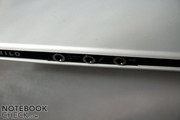 Both of the integrated loudspeakers are found on the front side edge in the bottom area.