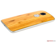 The Moto X exhibits manufacturing weaknesses in the gaps.