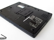 The heating of the case is a little higher under load. Considering it is a workstation it is nevertheless alright. The heating of the case is a little higher under load. Considering it is a workstation it is nevertheless alright.