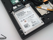 The integrated mass storage devices of the test sample was a very fast SSD from Samsung.