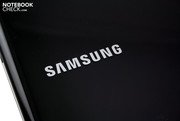 The Samsung logo adorns the notebook lid. The Samsung logo adorns the notebook lid.