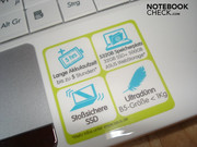 A sticker on the case displays various details. The battery life advertised here was surpassed in our tests A sticker on the case displays various details. The battery life advertised here was surpassed in our tests