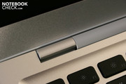 The single, typical Apple, display hinge limits the maximum opening angle of the lid.