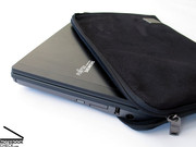 The P7230 can be wrapped into a protective cover (included) in order to protect the sensitive coating of the display lid from finger prints. The P7230 can be wrapped into a protective cover (included) in order to protect the sensitive coating of the display lid from finger prints.