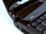 Also important for the netbook's appearance is the hinge, which accommodates the battery.