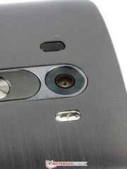 Great quality and super-fast laser auto focus: The rear camera.