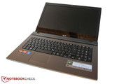 The glossy screen reflects intensely in daylight. The glossy screen reflects intensely in daylight.