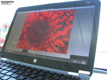 The BrightView Panel in the Edge-To-Edge design causes disturbing reflections - The BrightView Panel in the Edge-To-Edge design causes disturbing reflections -