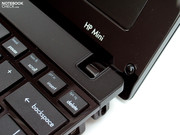 The hinges make a somewhat small impression, but have a tight grip on the display. The hinges make a somewhat small impression, but have a tight grip on the display.