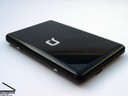 Small, flat, light, and above all shiny – Thusly does the HP Compaq Mini 701eg Notebook present itself. Small, flat, light, and above all shiny – Thusly does the HP Compaq Mini 701eg Notebook present itself.