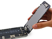 It is easy to access the battery. (Source: http://www.iFixit.com)
