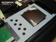The 320 GByte hard disk from Hitachi/LG sits under a cover and runs at 5400 rpm