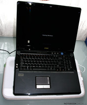 Quite contrary to the huge 17" D901F. Quite contrary to the huge 17" D901F.