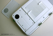The loudspeaker overhangs are removable for simple cleaning. The loudspeaker overhangs are removable for simple cleaning.