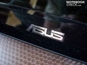 Another Asus label can be found on the black display bezel.