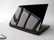The case of the Megabook GX600 is completely made of glossy black plastics.