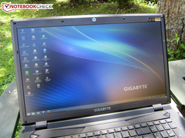 Outdoor use of the Gigabyte P27G v2