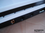 Antenna connection and two audio ports (headphones, microphone) on the right-hand side Antenna connection and two audio ports (headphones, microphone) on the right-hand side