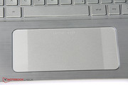 The touchpad has two zones on the left and right side that improve the handling of Windows 8.1.