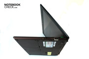 ...integrates the battery in the case... ...integrates the battery in the case...