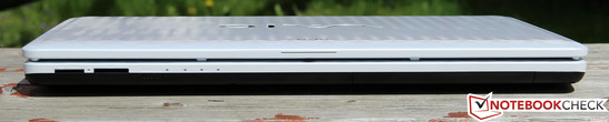 Front: Memory Stick / SD card reader Front: Memory Stick / SD card reader