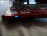 Four status indicators showing power, battery, WLAN and Bluetooth activity are positioned along the front edge. Four status indicators showing power, battery, WLAN and Bluetooth activity are positioned along the front edge.