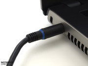 The power plug's blue LED lights up when the cable is put under power. The power plug's blue LED lights up when the cable is put under power.