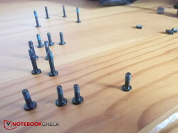 4 different types of screws/lengths of screw