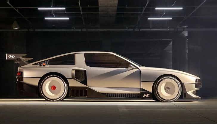 The design is frequently compared to the DeLorean (Image Source: Hyundai)
