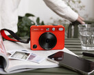 The Sofort 2 at the very least inherits the Leica family's good looks (Image Source: Leica)