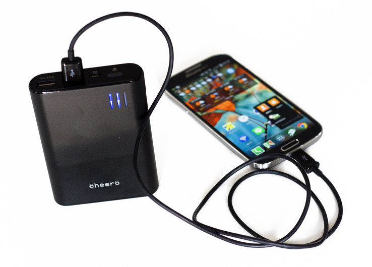 Charging with an external battery (Photo: Wikimedia Commons)