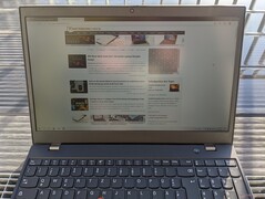 Using the ThinkPad L15 G2 outdoors