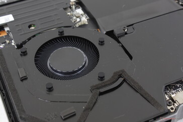 Cooling solution consists of dual 55 to 60 mm fans and a vapor chamber