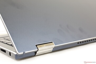 Similar high quality metal alloy skeleton materials and smooth blue matte texture as on the Zenbook Pro Duo series