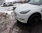 No sensors to detect that pile of snow now (image: Tech & Tesla Sweden/YouTube)