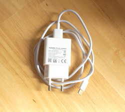 Quick Charge-compatible charger