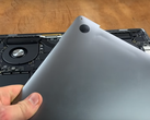 Take care when opening any recent MacBook Pro, not just the new 16-inch model. (Image source: Notebookcheck)