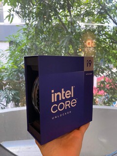 The Core i9-14900K box looks identical to the packaging of the Core i9-13900K. (Source: @LepherAndrey)